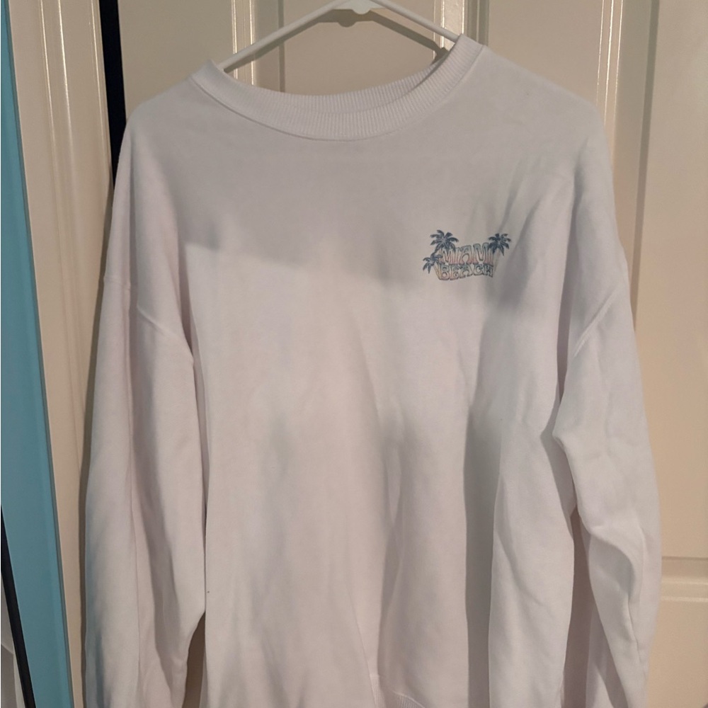 Hollister White Crewneck Sweatshirt